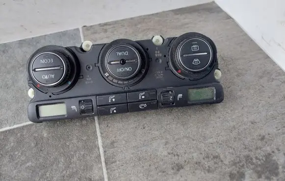 Volkswagen PASSAT B6 Climate control unit