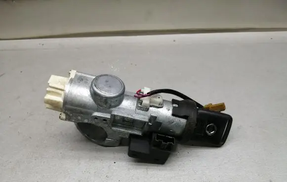 Nissan X-Trail T30 Ignition lock 28590C9902