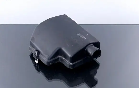 Volvo V70 Fuse box cover 8651137