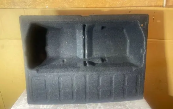 Trunk/boot lower side trim panel