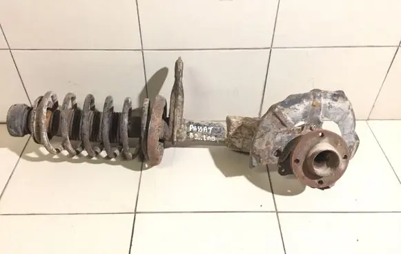 Volkswagen PASSAT B2 Front wheel hub spindle knuckle