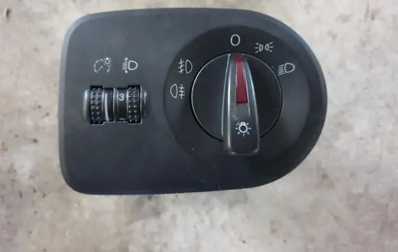 Seat Ibiza IV (6J,6P) Light switch
