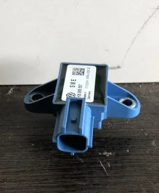 Volkswagen Scirocco Airbag deployment crash/impact sensor 1K8955557 5WK4400802