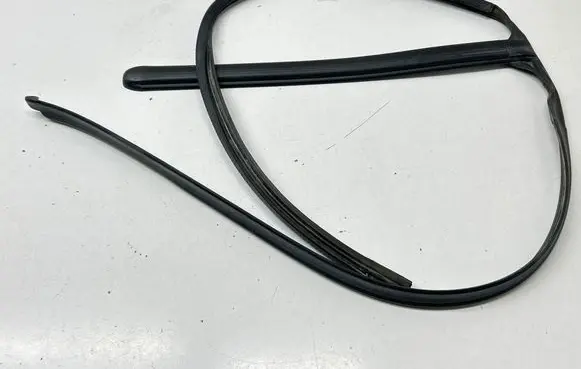 Mercedes-Benz Vito Viano W639 Sliding door rubber seal A63972104 A6638172