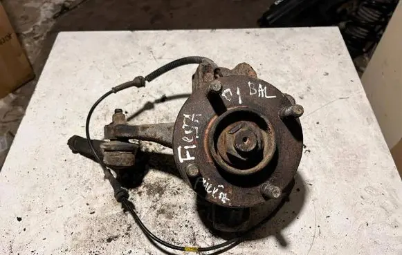 Ford Fiesta Front wheel hub 1333147