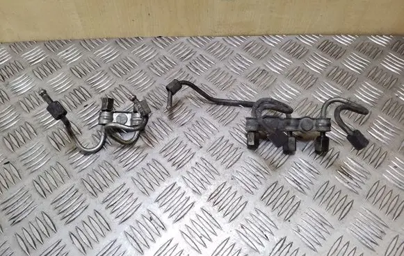 Toyota Yaris Verso Fuel injector supply line/pipe 