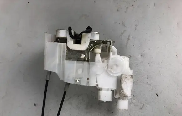 Subaru Legacy Front door lock