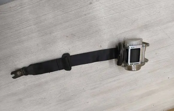 Rear seatbelt