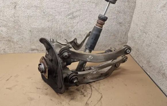 Rear wheel hub spindle/knuckle
