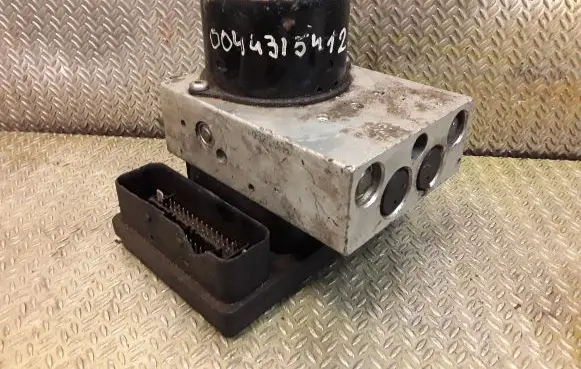 Mercedes-Benz C W203 ABS Pump 2095451432 0044315412