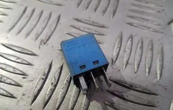 Ford Mondeo MK II Other relay 96fg19w572aa v23074