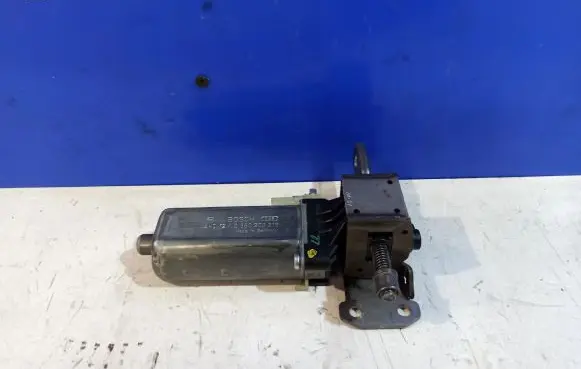 Volvo S80 Seat adjustment motor 8621419 0390203219