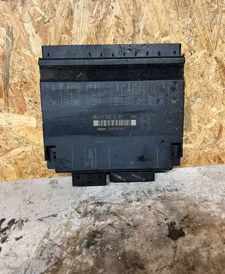 Mercedes-Benz S W220 Seat control module 2208201285 00007654A4