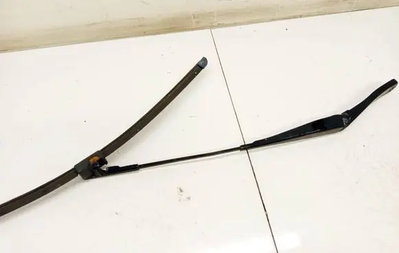 Opel Astra H Front wiper blade arm 13111219