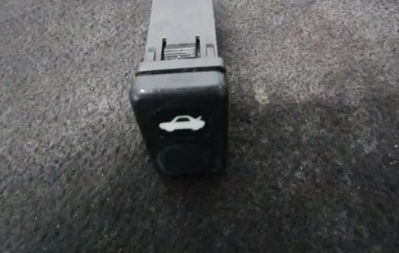 KIA Sportage Tailgate opening switch 940908