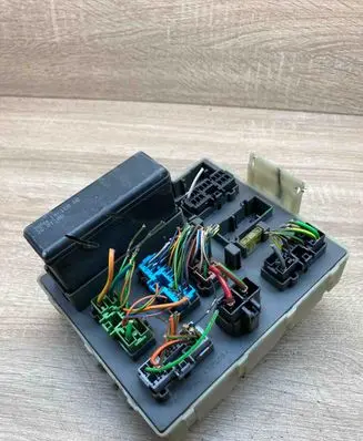 Ford Focus Fuse module 518234901 98AG14A073AH