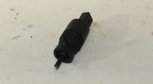 BMW X5 E53 Windscreen/windshield washer pump 8362154
