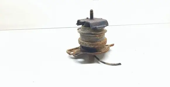 Nissan Pathfinder R51 Engine mount bracket