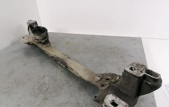 Audi A8 S8 D3 4E Engine mounting bracket 4E0199205K
