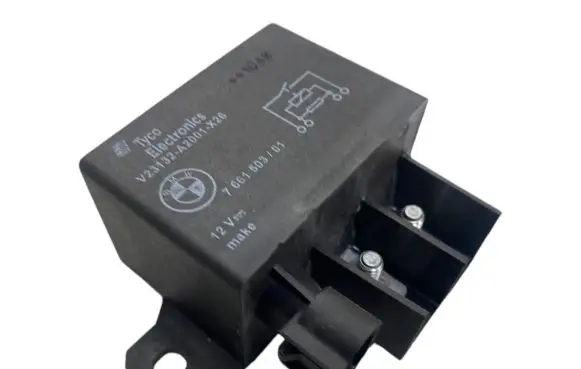 BMW 5 E60 E61 Coolant fan relay 7661503