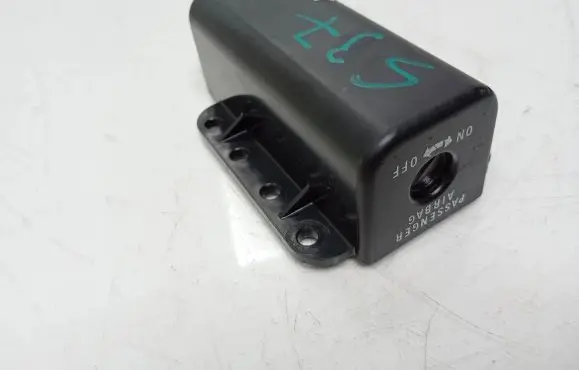 Mitsubishi Lancer VIII Passenger airbag on/off switch 8610A054