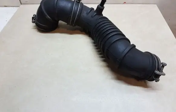 Mitsubishi Pajero Sport I Breather hose/pipe MR312394