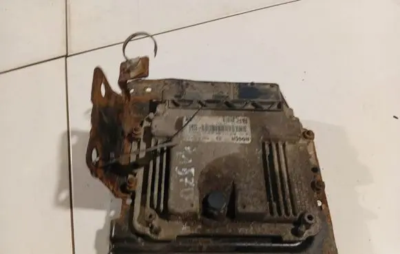 Opel Astra H Engine control unit/module 0281012549