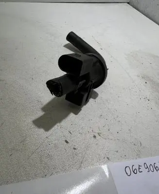 Audi A6 S6 C6 4F Breather valve 06e906517a