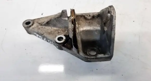Peugeot 407 Engine mounting bracket 96461357