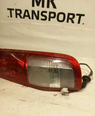 Nissan X-Trail T30 Rear/tail lights E139917