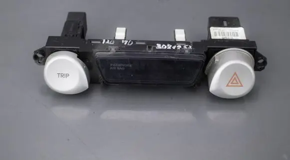 Hyundai i20 (PB PBT) Hazard light switch 937501J810UX 937701J800