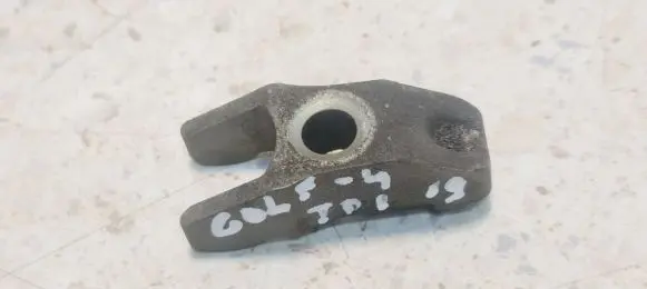 Volkswagen Golf IV Fuel Injector clamp holder 028130206