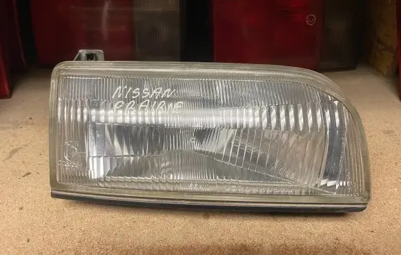 Nissan Prairie Headlight/headlamp 11024266 11024267R