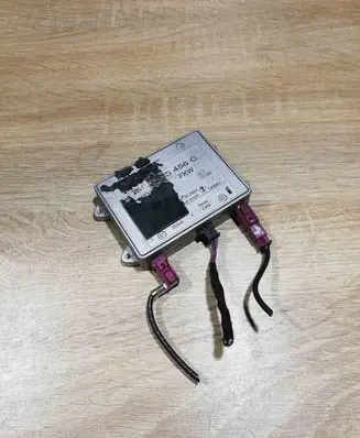 Audi A6 S6 C6 4F Aerial antenna amplifier 8E0035456C