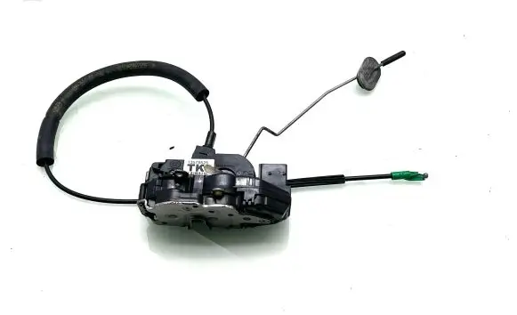 Chevrolet Camaro Front door lock 13579525