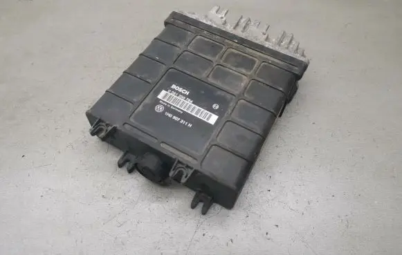 Volkswagen Golf III Engine control unit/module 0261200784 1H0907311H