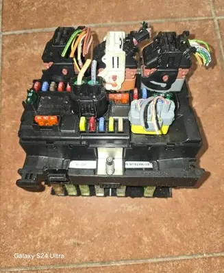 Peugeot 207 Fuse box set 9667199580
