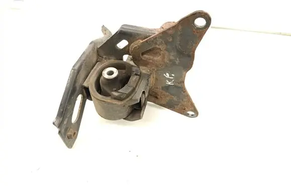Toyota Yaris Engine mount bracket