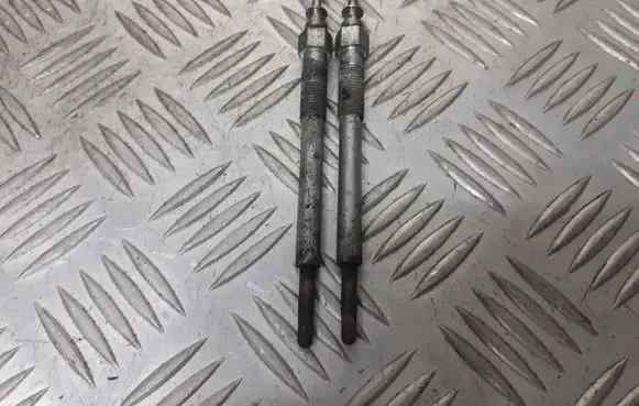 Opel Astra H Glow plug 