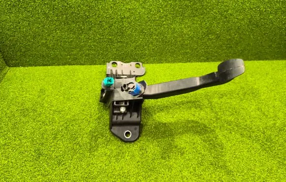 Renault Master III Clutch pedal 070112