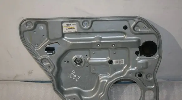 Rear window lifting mechanism without motor