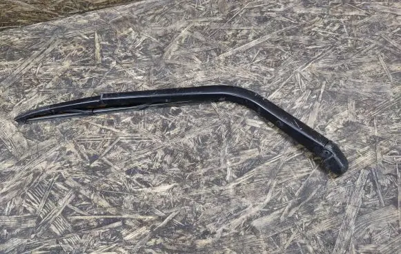 Nissan Tiida C11 Rear wiper blade arm