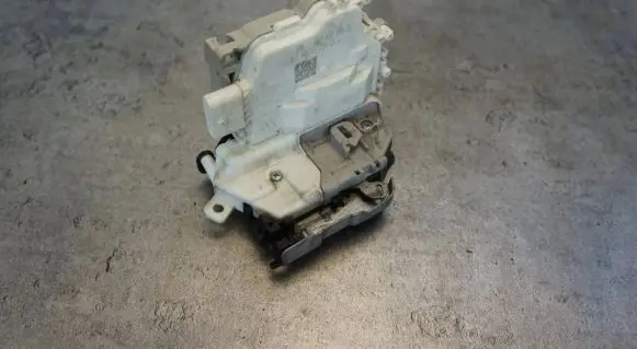 Audi A3 S3 8V Front door lock 8X2837015B