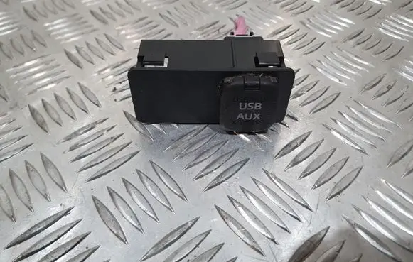 Mazda 2 USB socket connector PU8354