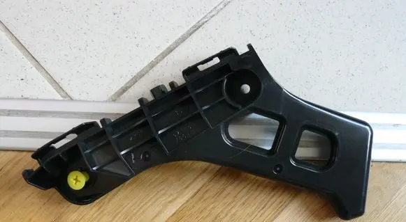 Lexus CT 200H Front bumper mounting bracket 5211576011
