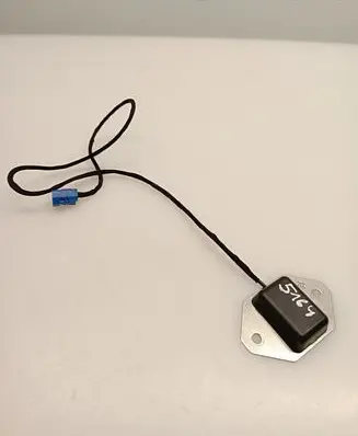 Chrysler Grand Voyager V Aerial antenna amplifier 05064186AA 61001D