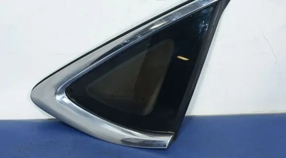 Alfa Romeo Spider 2000 Rear side window