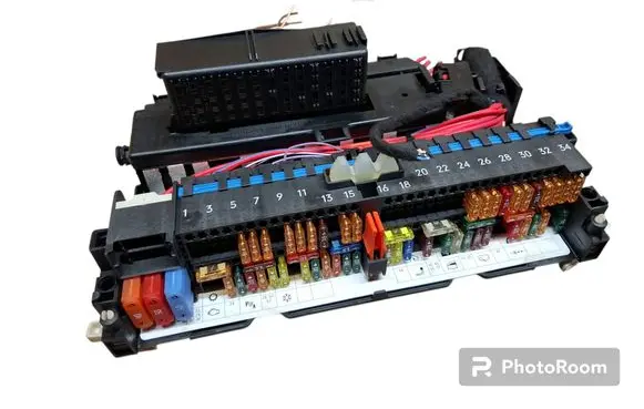 BMW X3 E83 Fuse module 8364542 18500000000