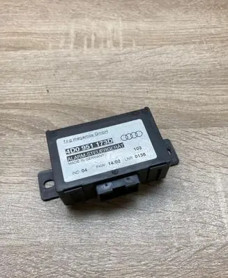 Audi A8 S8 D2 4D Alarm control unit/module 4D0951173D