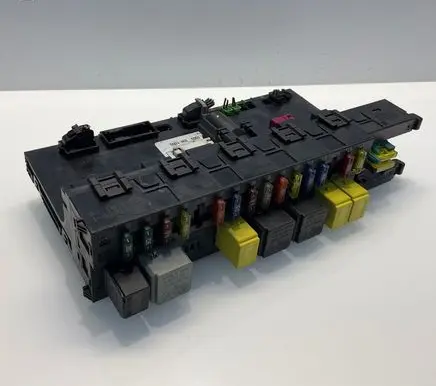 Mercedes-Benz E W211 SAM control unit 2115452201 5DK00804760 A2115452201